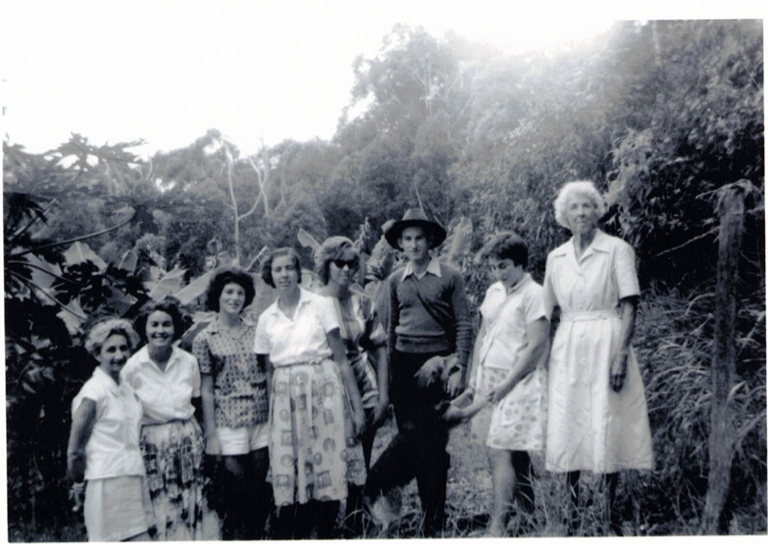 On the family’s banana plantation: Elaine is second from the right, with the family dog Lassie. She’s flanked by her brother and grandmother, with her mother at the far left. They’re with visiting city friends.