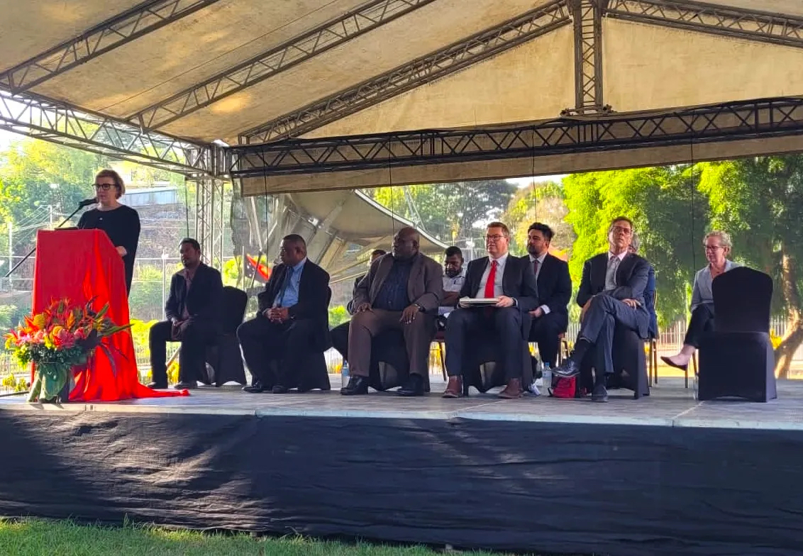 Claire Gorman addresses an MOU exchange event at the National Broadcasting Corporation of Papua New Guinea (NBC) headquarters. On the podium L-R are: Kora Nou (CEO of NBC), Timothy Masiu (PNG Minister for Communication & Information Technology), Pat Conroy (Australia’s Minister for International Development & the Pacific), and Jon Philp (Australian High Commissioner to PNG).