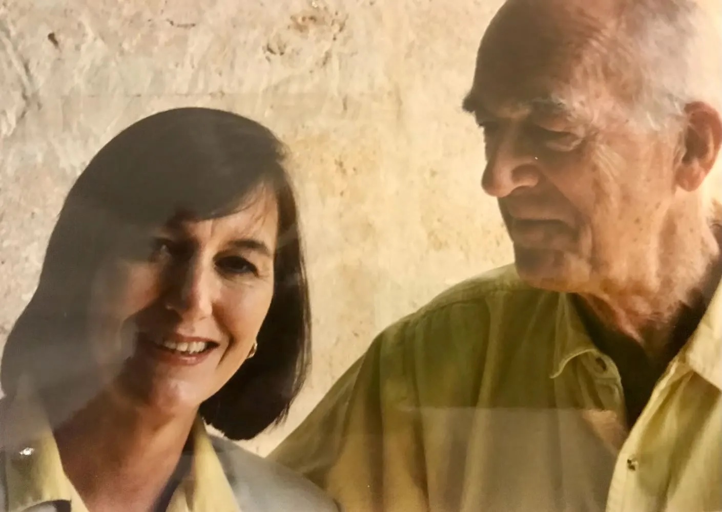 Anne Maria Nicholson and Jorn Utzon, dressed alike in yellow shirts and cream suits. Anne Maria Nicholson and Jorn Utzon, dressed alike in yellow shirts and cream suits.
